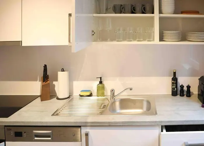 Charming, Modern & Spacious Apartman Bécs