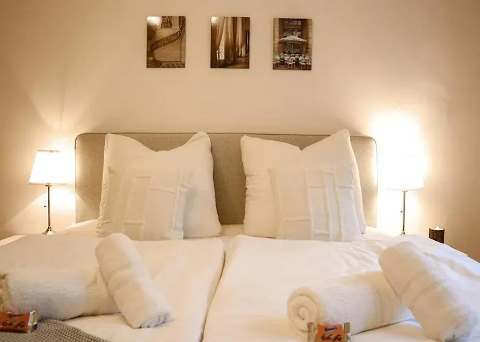 Charming, Modern & Spacious Bécs