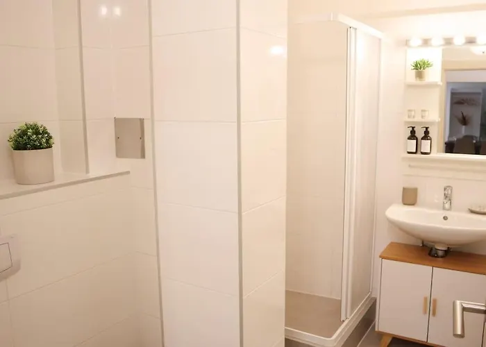Charming, Modern & Spacious Bécs