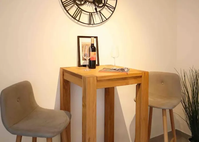 Charming, Modern & Spacious Apartman
