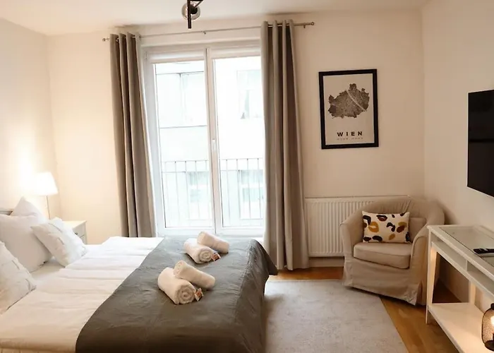 Charming, Modern & Spacious Apartman *